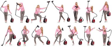 Elektrikli süpürgesi beyaz olan genç bir kadın.