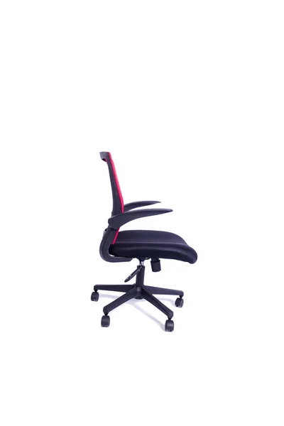 Червоний офісний стілець ізольований на білому тлі — стокове фото