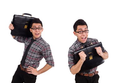 Evrak çantalı genç bir çalışan beyaza izole edilmiş.