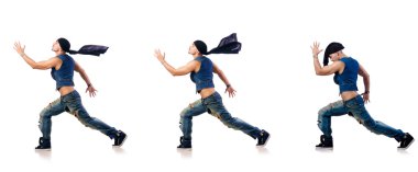 Dansçı beyaz üzerinde dans ediyor