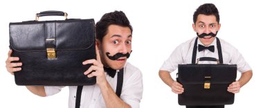 Evrak çantalı genç adam beyazın üzerinde izole edilmiş.