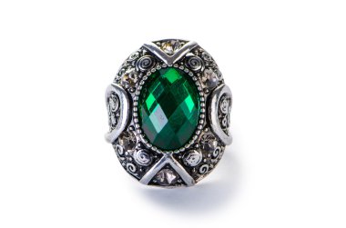 Mücevher yüzüğü beyazda izole edilmiş.