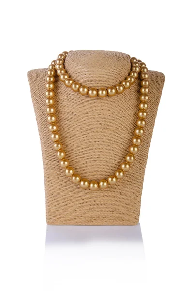 Collana di perle isolata sullo sfondo bianco — Foto Stock