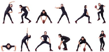 Genç adam beyazlar üzerinde alıştırma yapıyor.