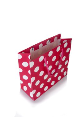 Alışveriş çantası beyaz arkaplanda izole edildi