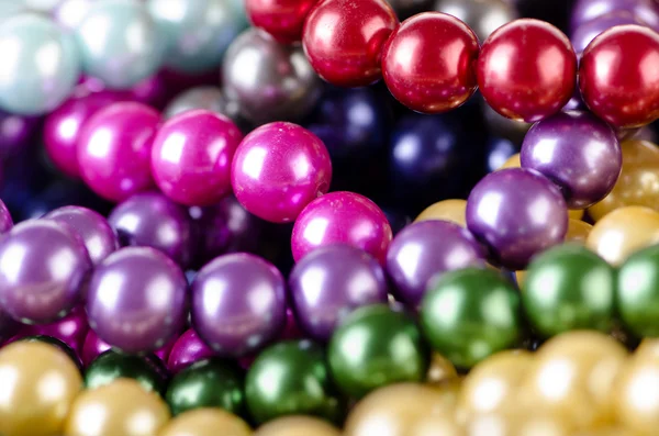 Collar de perlas arreglado como fondo — Foto de Stock