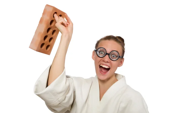 Αστεία γυναίκα στο κιμονό με τούβλο στο λευκό — Φωτογραφία Αρχείου