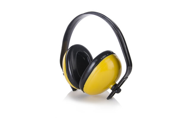 Шум отмены наушники изолированы на белом фоне
