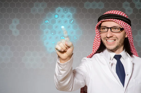 Hombre de negocios árabe presionando botones virtuales —  Fotos de Stock
