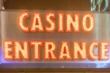 akşam saat Casino girişinde