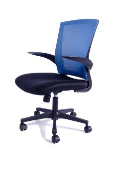 Beyaz arka plan üzerinde izole mavi ofis koltuğu