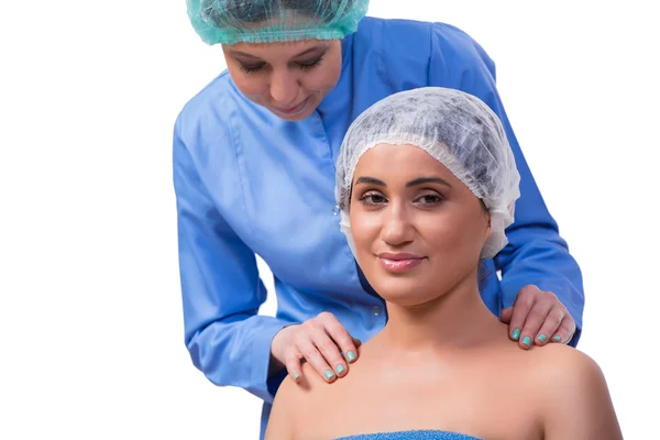 Junge Frau bereitet sich auf plastische Chirurgie vor — Stockfoto