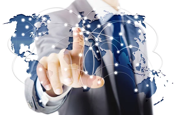 Mann drückt Punkte auf Weltkarte in globalem Kommunikationskonzept — Stockfoto