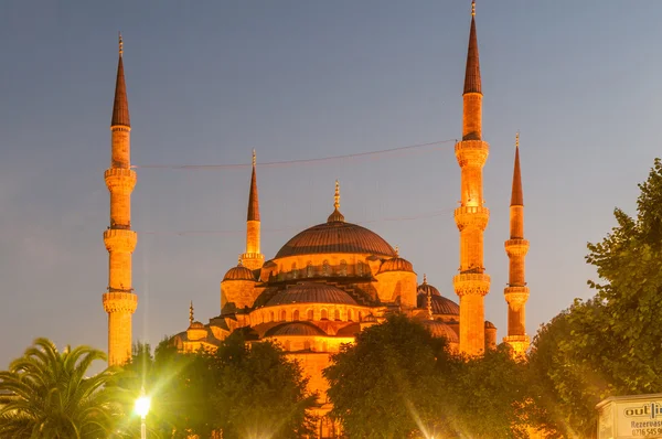 Famous mosque in turkish city of Istanbul — Stock Photo, Image