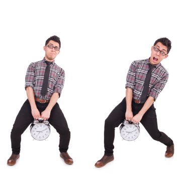 Saati olan genç bir adam beyazda izole edilmiş.