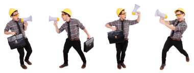 Hoparlörlü genç inşaat işçisi beyaza izole edildi.