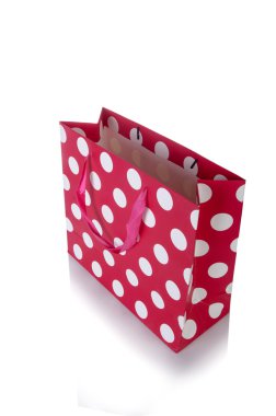 Alışveriş çantası beyaz arkaplanda izole edildi