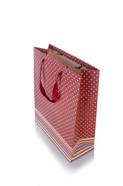 Alışveriş çantası beyaz arkaplanda izole edildi