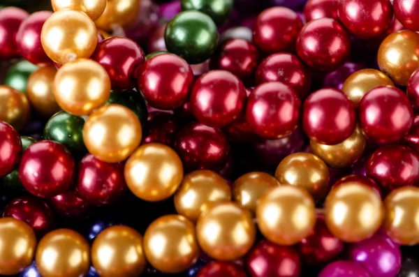 Perlenkette als Hintergrund angeordnet — Stockfoto