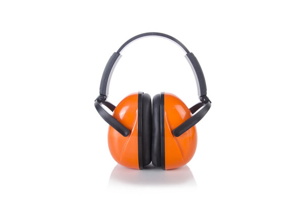 Шум отмены наушники изолированы на белом фоне
