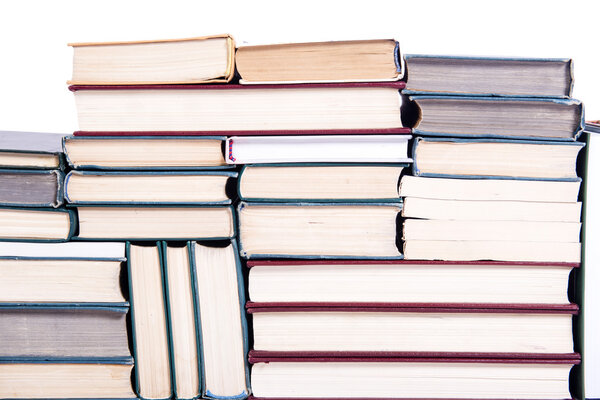 Много книг, организованных в качестве фона
