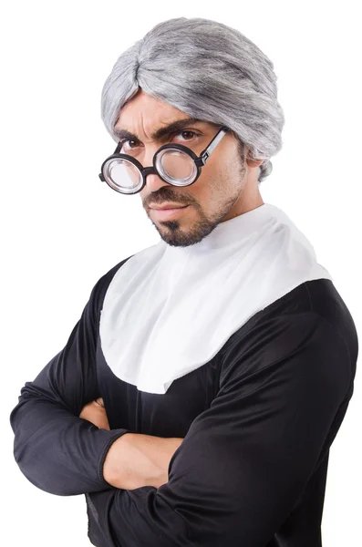 Мужчина в костюме монахини, изолированном на белом — стоковое фото
