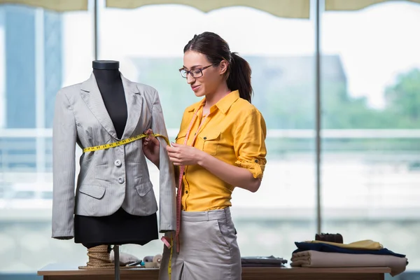 Woman tailor working on new clothing — Stock Photo, Image