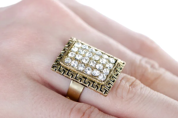 Smyckesring som bärs på fingret — Stockfoto