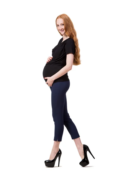 Mujer embarazada joven aislada en blanco — Foto de Stock