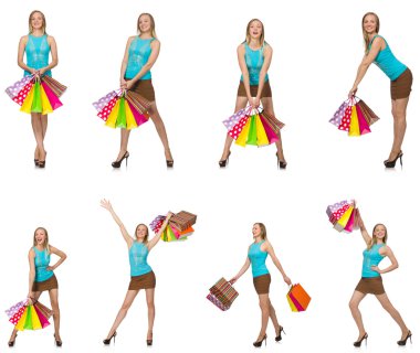 Alışveriş torbaları olan kadın beyazda yalnız.