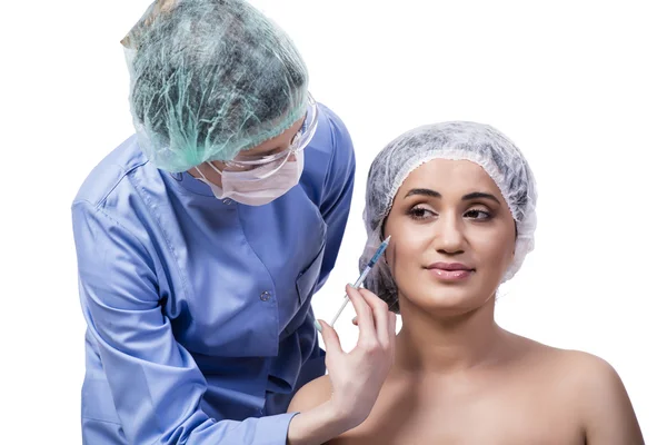 Junge Frau bereitet sich auf plastische Chirurgie vor — Stockfoto