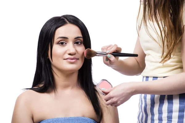 Junge Frau bekommt Make-up isoliert auf weiß — Stockfoto
