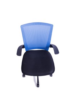 Beyaz arka plan üzerinde izole mavi ofis koltuğu