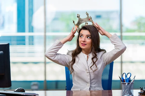 Businesswoman sitting at the office desk — Stock Photo, Image