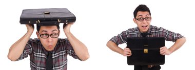 Evrak çantalı genç bir çalışan beyaza izole edilmiş.