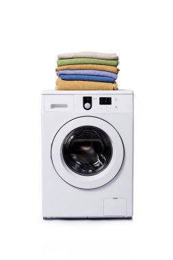 Çamaşır Makinesi Beyaz Arkaplanda İzole Edildi