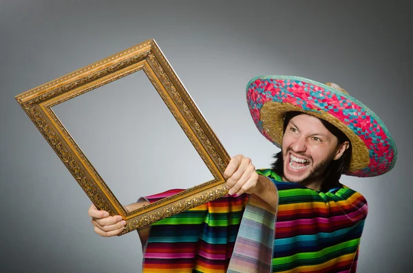 Hombre mexicano con sombrero y marco — Foto de Stock