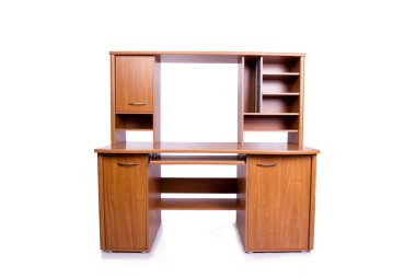 Beyaz arka plan üzerinde izole bilgisayar ev büro