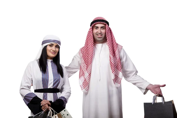 Lycklig arabiska familj efter shopping isolerad på vit — Stockfoto
