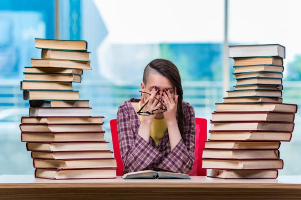 Young female student preparing for exams — Stock Photo, Image