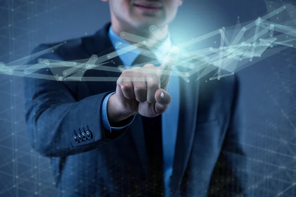 Uomo d'affari premendo il pulsante virtuale nel concetto futuristico — Foto Stock