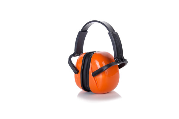 Шум отмены наушники изолированы на белом фоне
