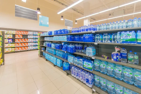Dubai - 7 de enero de 2014: El supermercado de Dubái Waitrose el 7 de enero — Foto de Stock