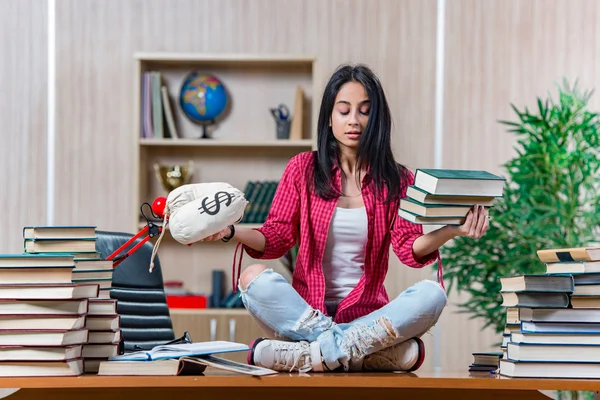 Young female student preparing for college school exams — Stock Photo, Image