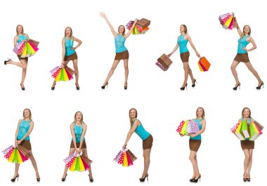 Alışveriş torbaları olan kadın beyazda yalnız.