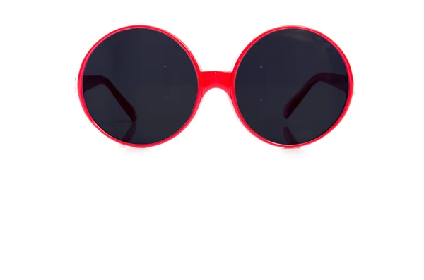 Gafas de sol rojas aisladas en blanco — Foto de Stock