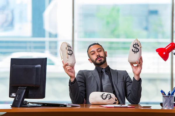 Empresário feliz com sacos de dinheiro no escritório — Fotografia de Stock