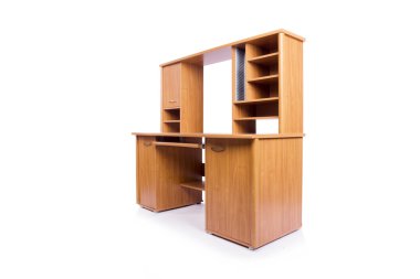 Beyaz arka plan üzerinde izole bilgisayar ev büro