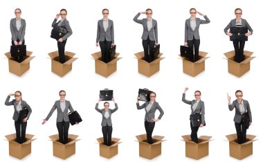 Beyaz kutuları olan kadının birleşik görüntüsü