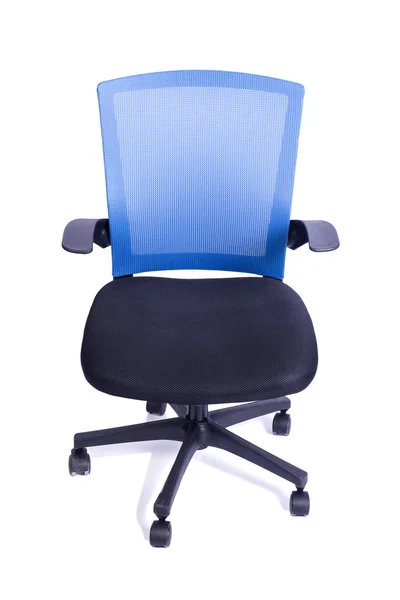 Modrá kancelářská židle izolovaných na bílém pozadí — Stock fotografie
